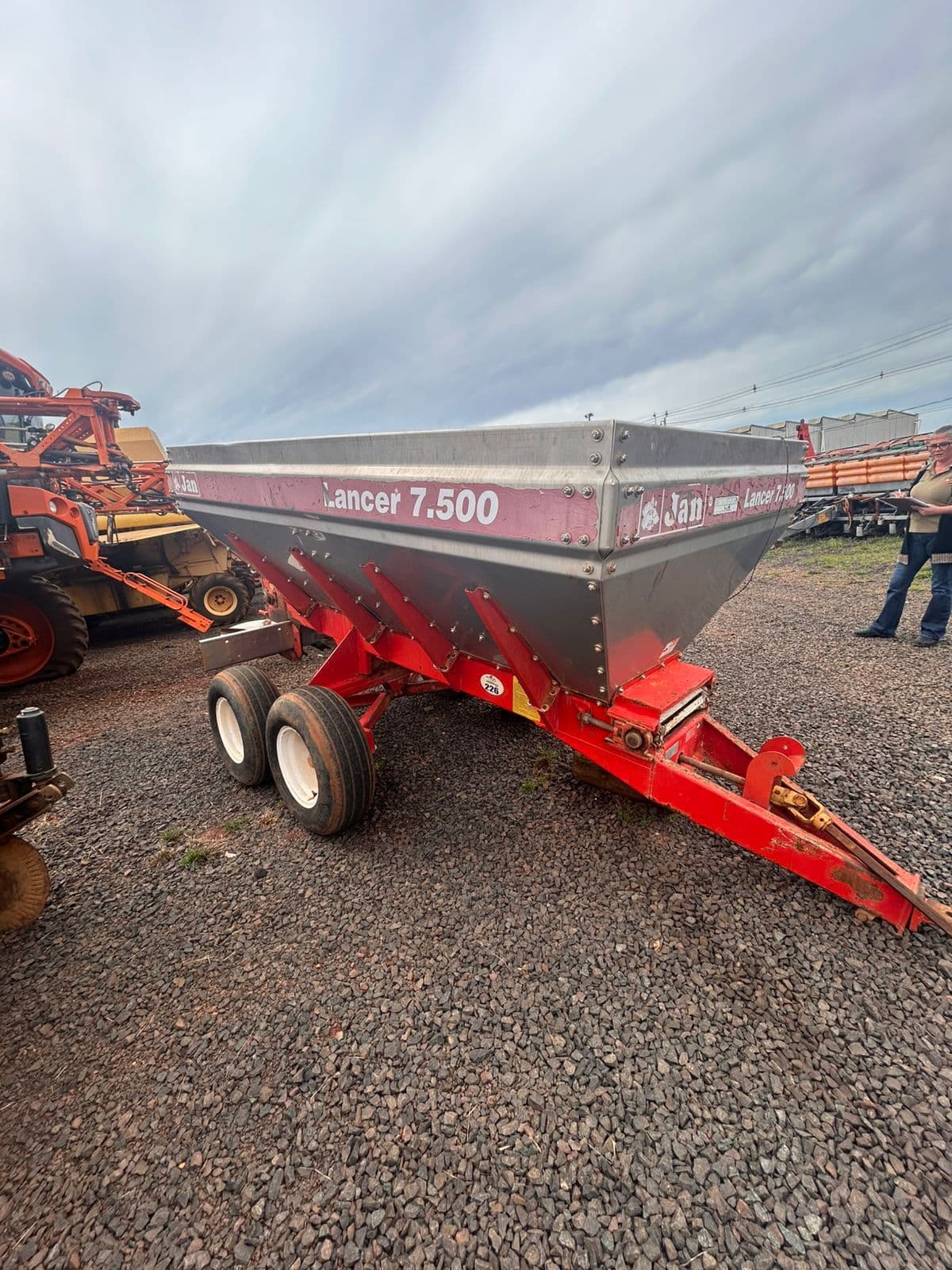 Distribuidor de Sólidos Lancer 7500 - 4