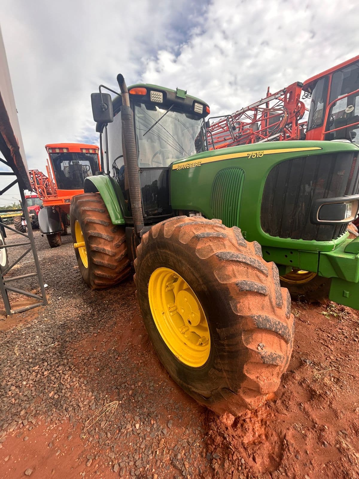Trator 7715 - 4
