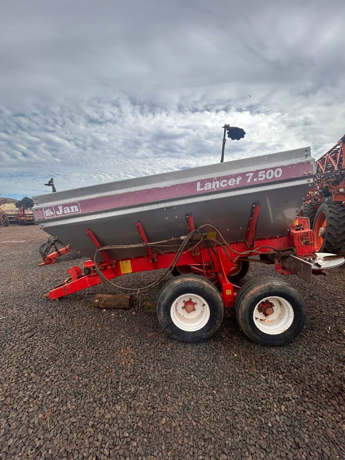 Distribuidor de Sólidos Lancer 7500 - 3